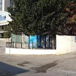 2 Bedroom Apartment 100M From Beach